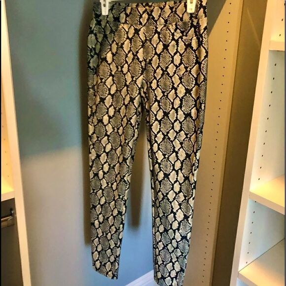 Michael Kors grey & black snake skin print skinny Jean leggings. - Picture 1 of 6